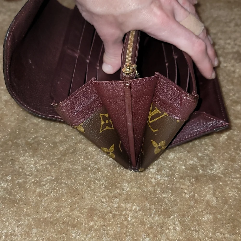 Authentic Louis Vuitton wallet - Picture 9 of 13